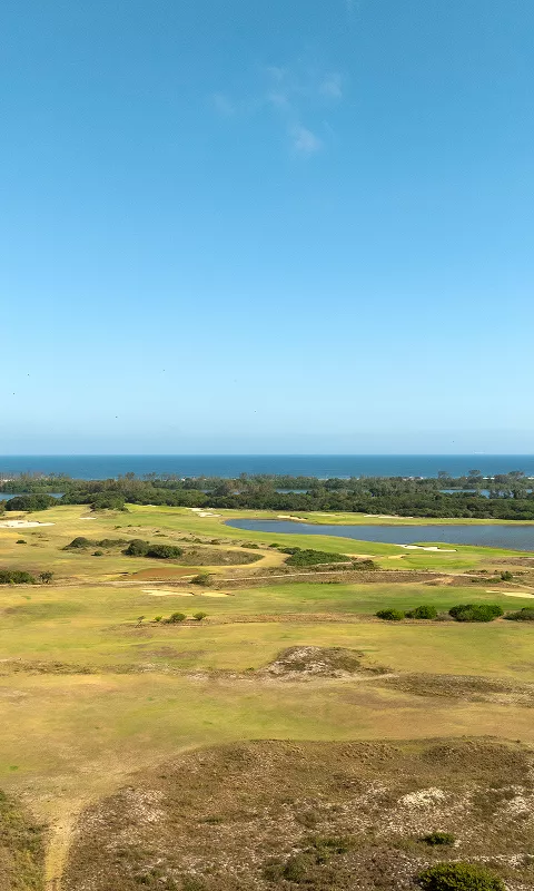 Vista do golfe olímpico e do mar